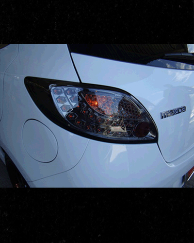 ĐÈN HẬU LED NGUYÊN BỘ MÀU KHÓI MAZDA 2